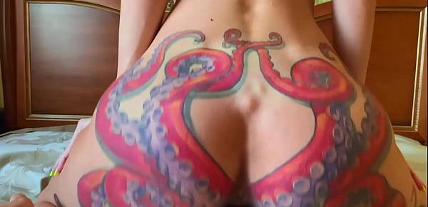  Stunning tattooed ass amateur POV sex